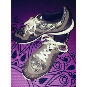 Women's NIKE Flex TR 6 - Gently Used!